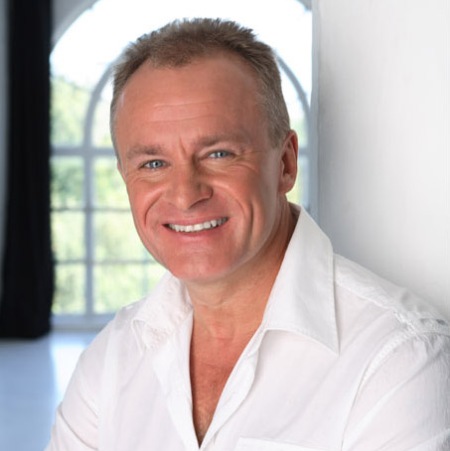 Bobby Davro Whiteshirt picture.jpg