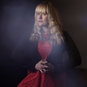 Sarah Bennetto SQUARE - photo credit James Pearson-Howes - 300dpi.jpg
